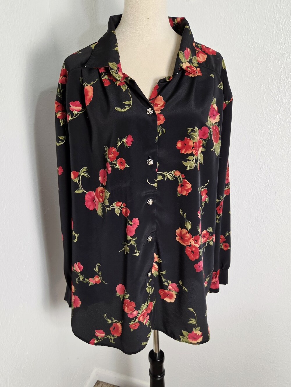 Maggie Sweet Black & Red Floral Button-Up Blouse, Size Petite 3X